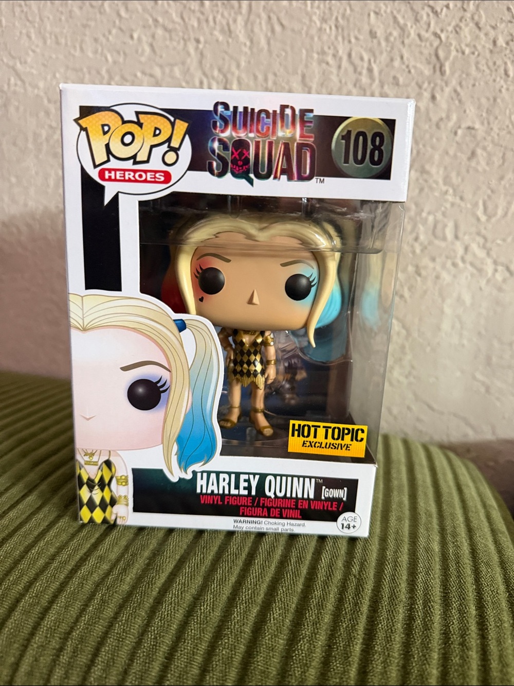 pop Harley Quinn (Gown)